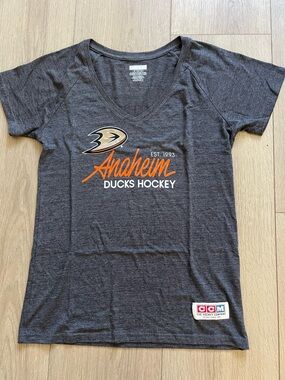 Anaheim Ducks Women's Gray V-Neck Hockey T-Shirt size XL